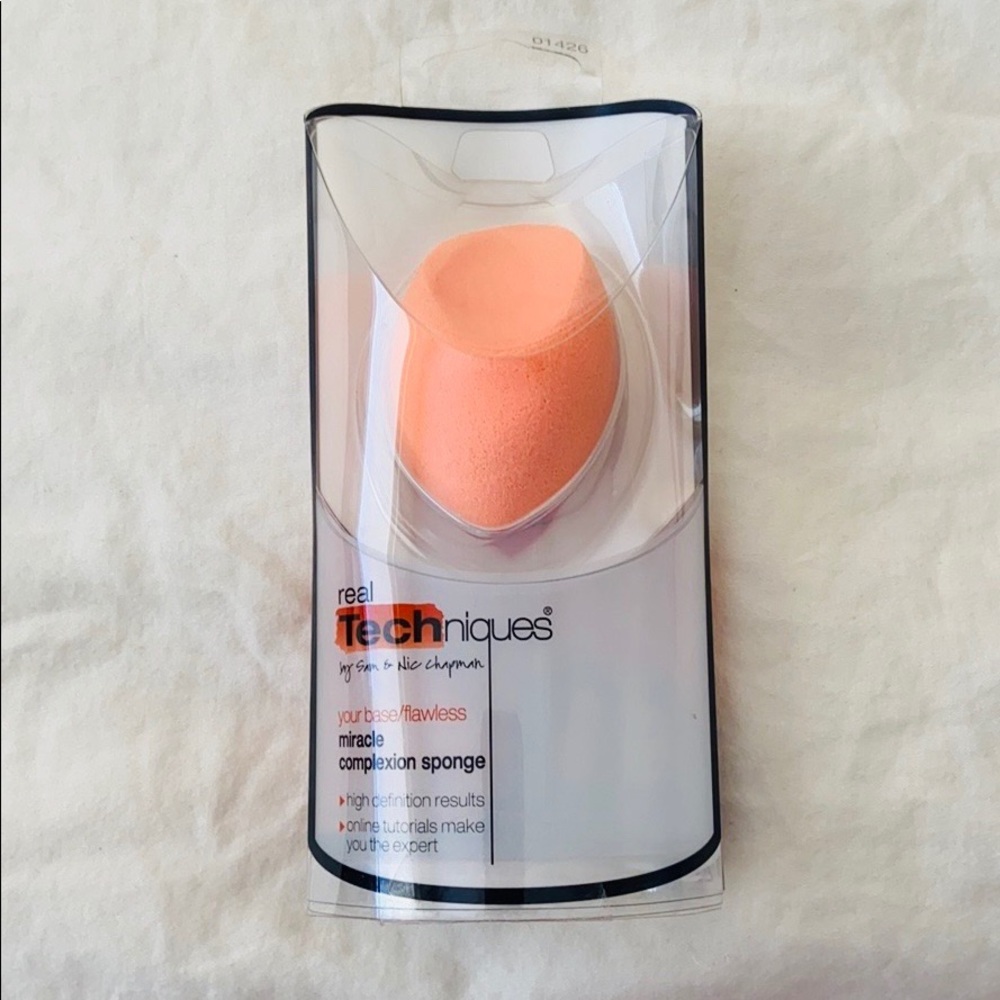 Real Techniques makeup sponge